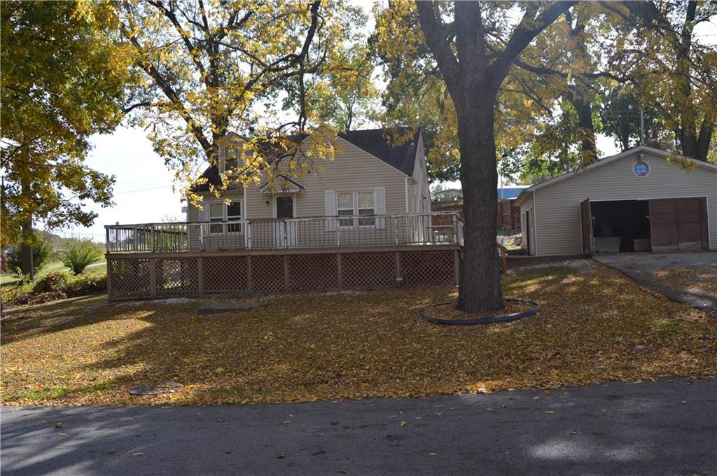 1029 Johnson Dr, Neosho, MO 64850