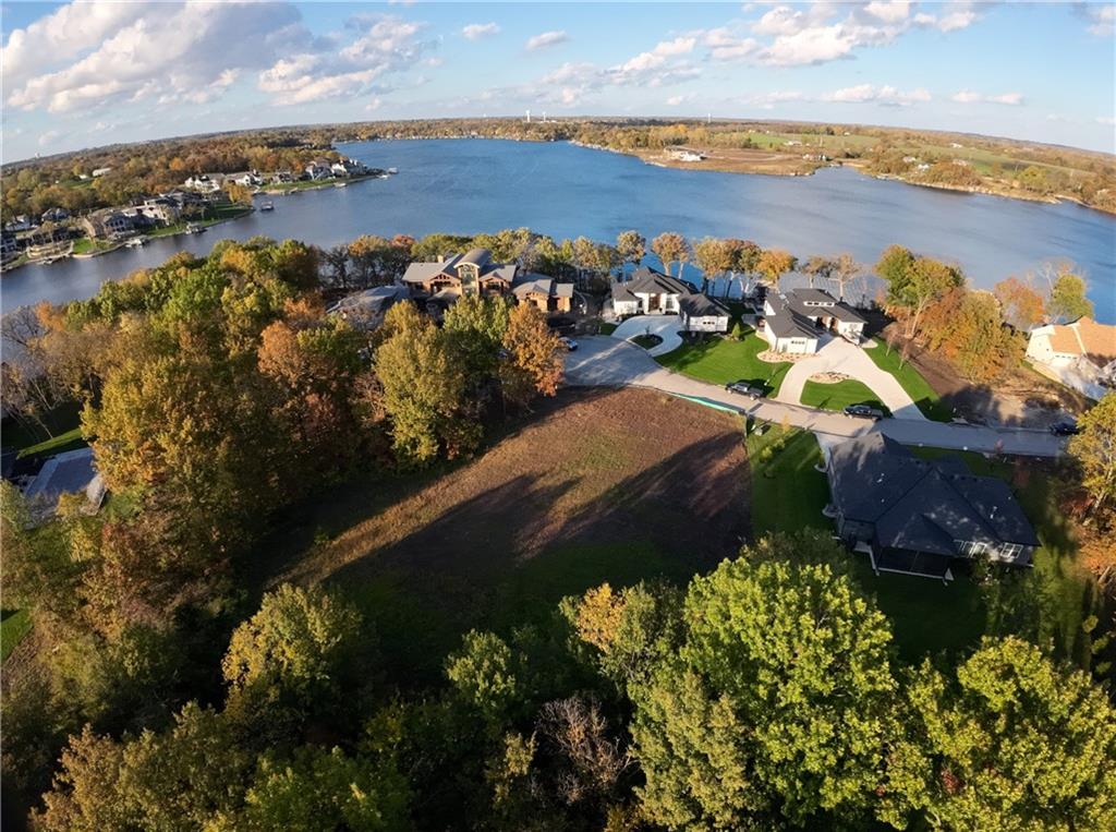 15 Tahoma Rg, Lake Winnebago, MO 64034