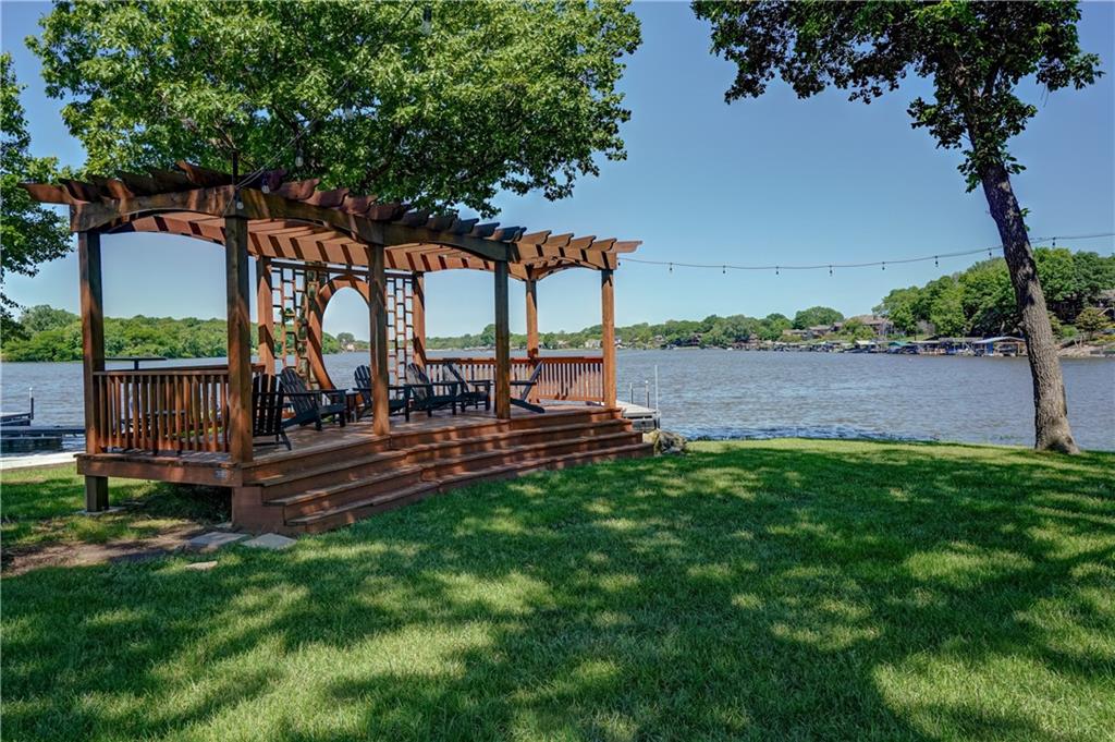 15 Tahoma Rg, Lake Winnebago, MO 64034