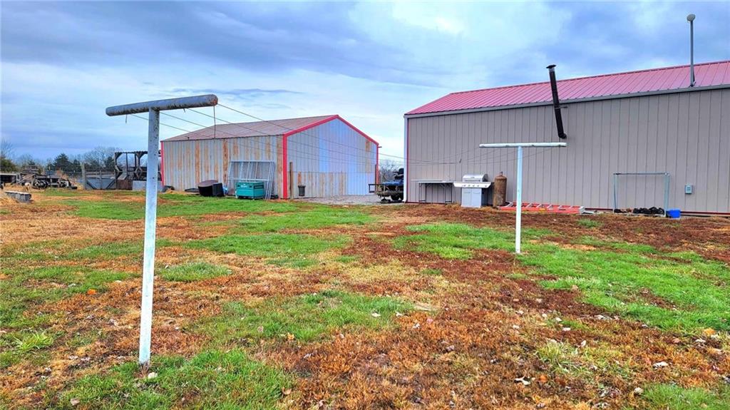 8810 W 2400 Rd, Fontana, KS 66026