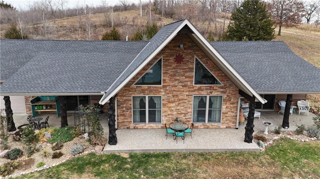 935 Monument Rd, Wathena, KS 66090