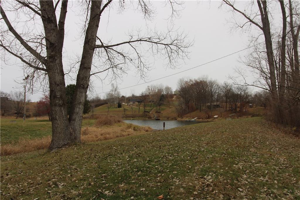 935 Monument Rd, Wathena, KS 66090
