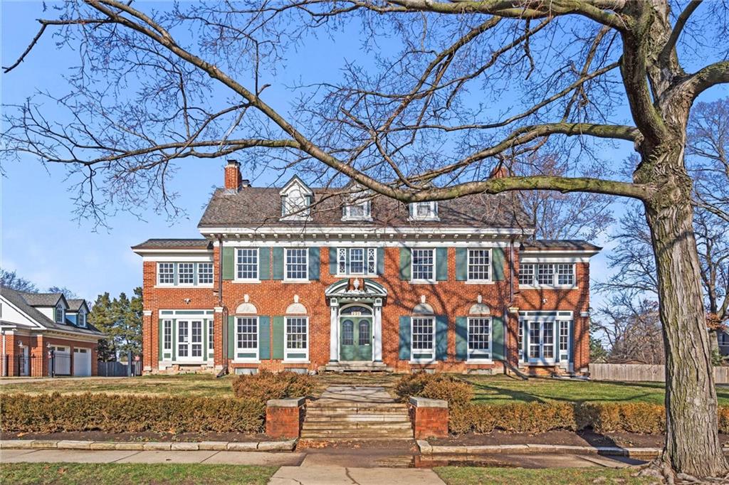 236 W 54th St, Kansas City, MO 64112