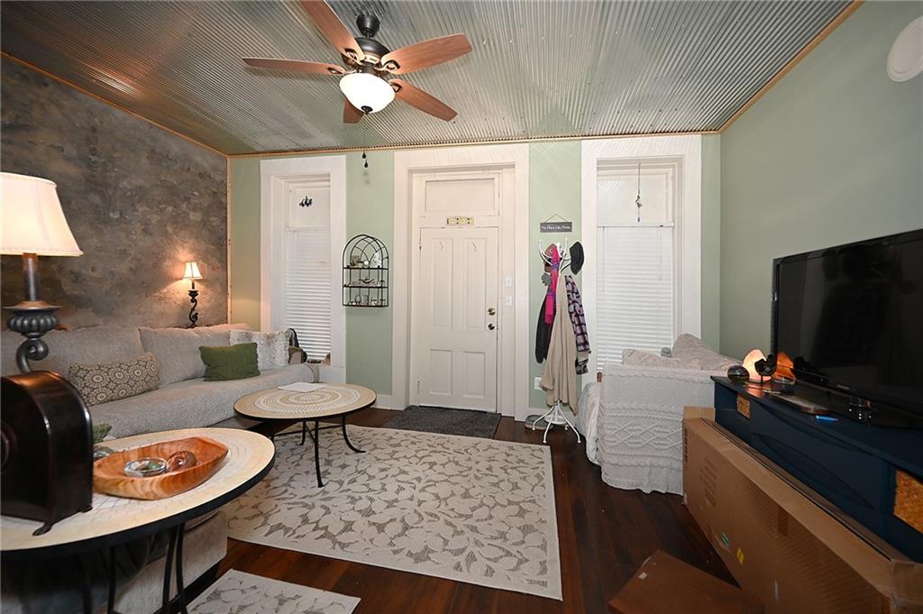 112 Main St, Platte City, MO 64079