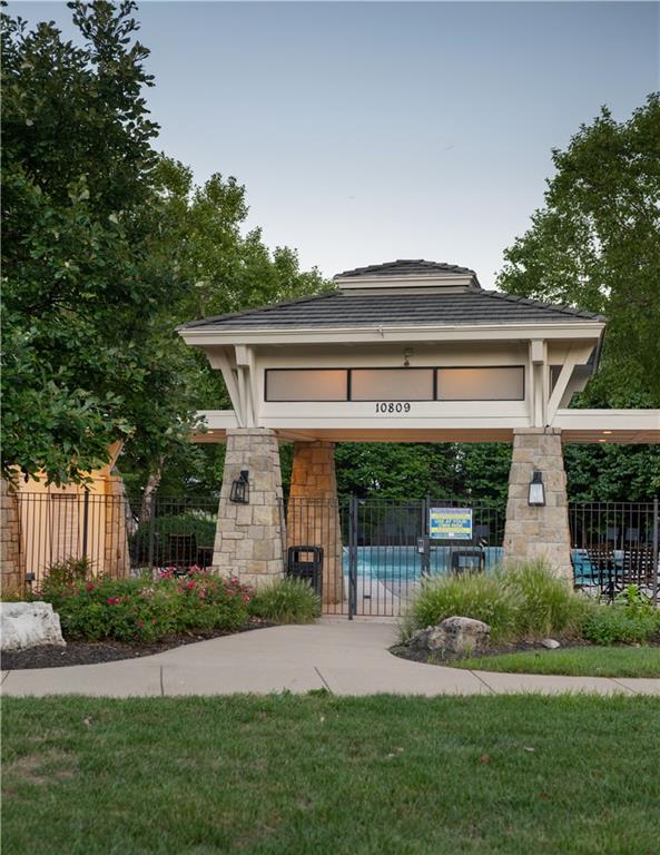 10490 W 140 Ter, Overland Park, KS 66221