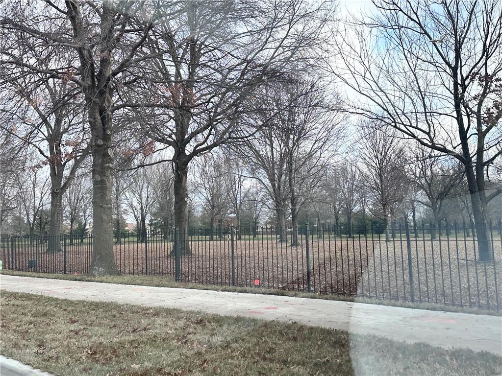 13802 Howe Ln, Leawood, KS 66224