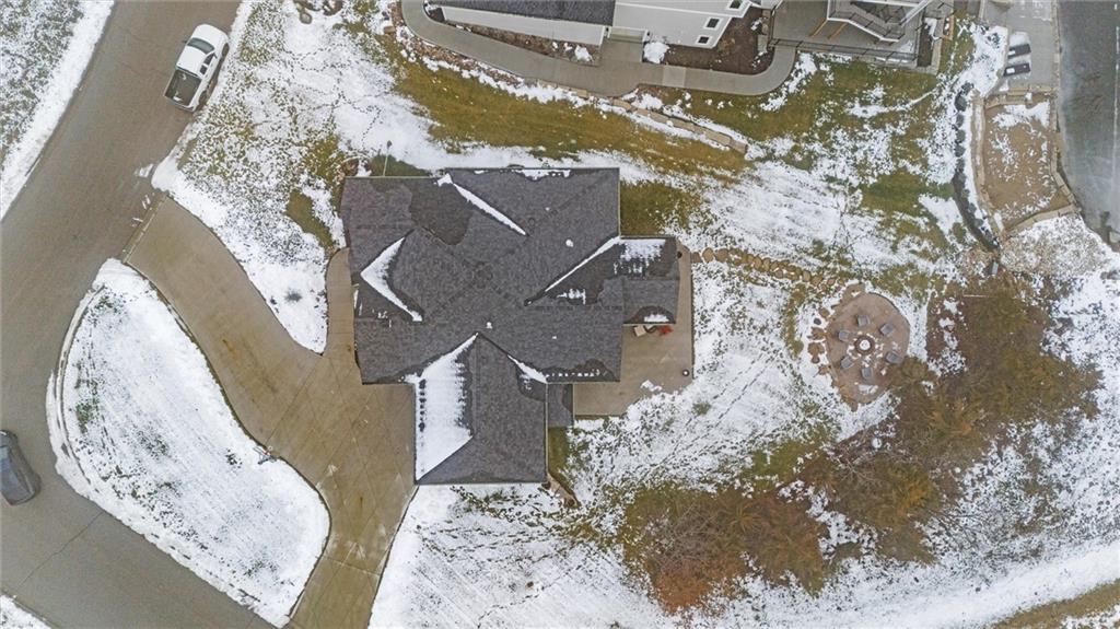 2 Seminole Cir, Lake Winnebago, MO 64034