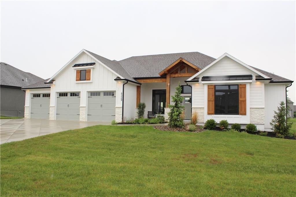 4329 S Stone Canyon Dr, Blue Springs, MO 64015