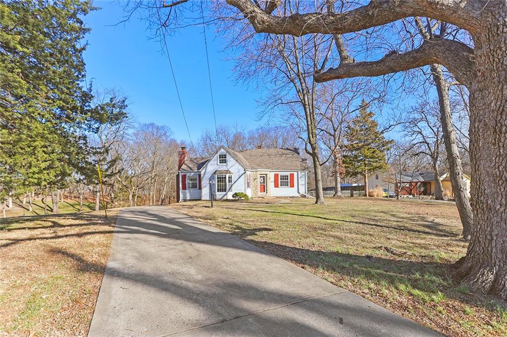 5615 NW Valley Rd, Platte Woods, MO 64151