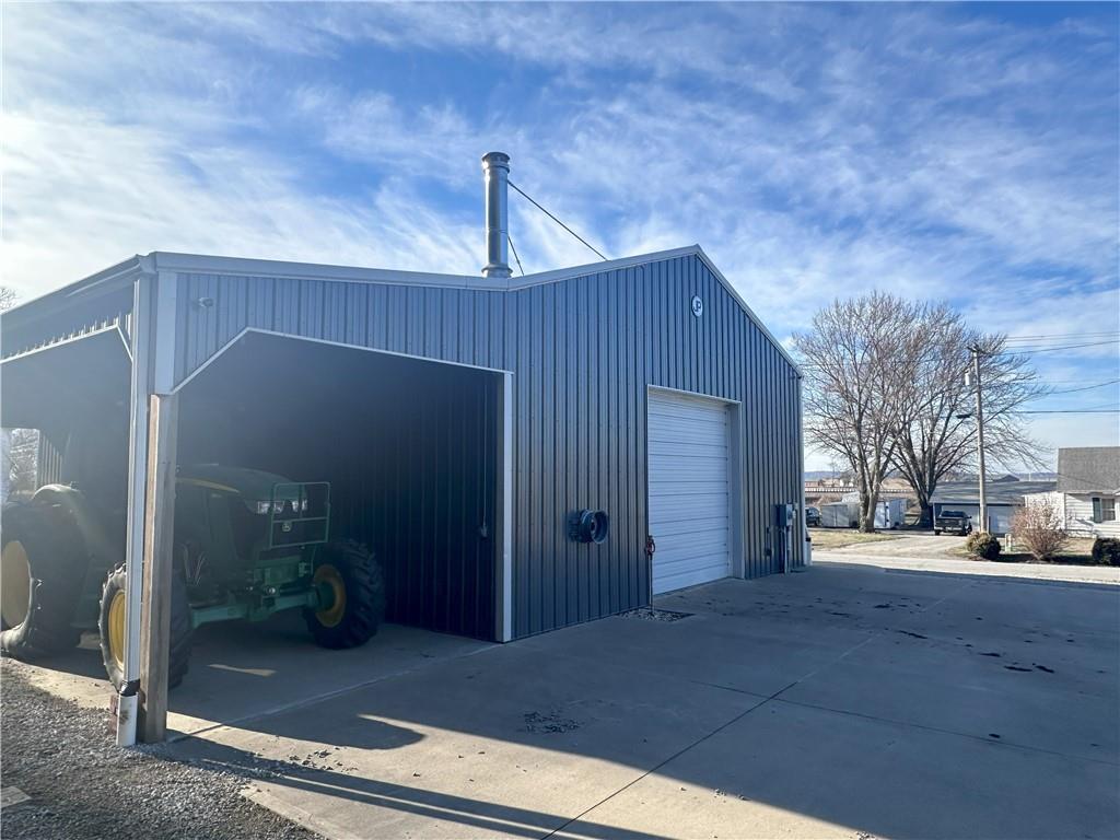 706 Commercial St, Forest City, MO 64451