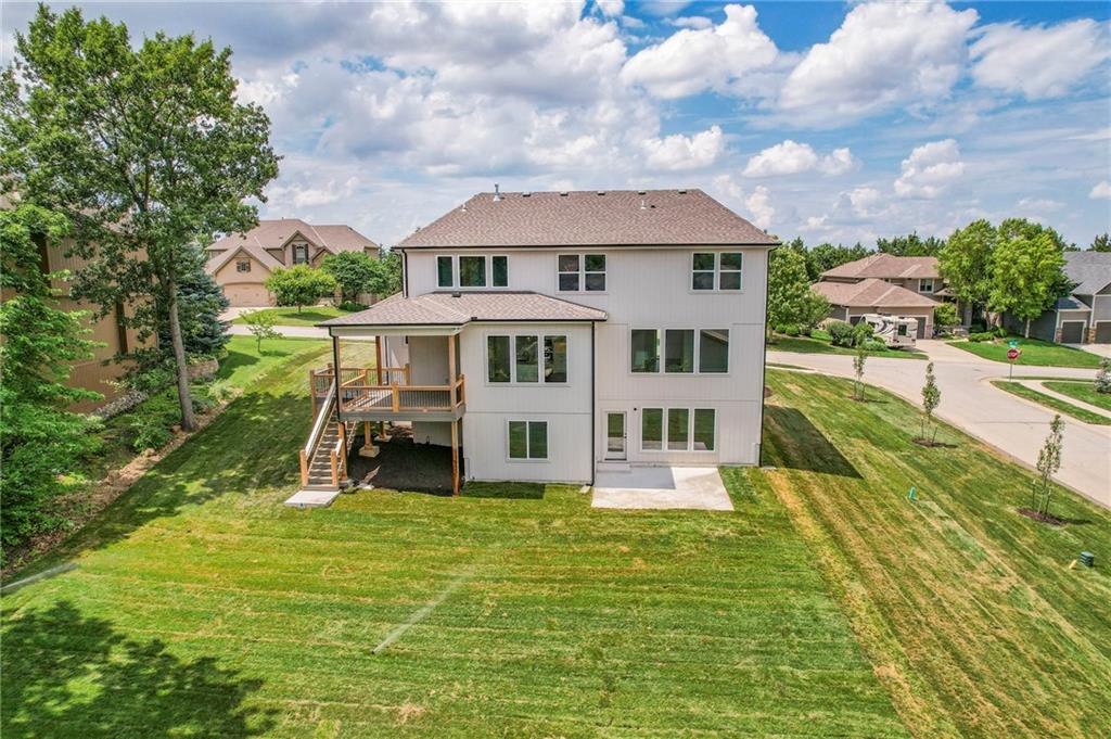 20807 W 68th St, Shawnee, KS 66218