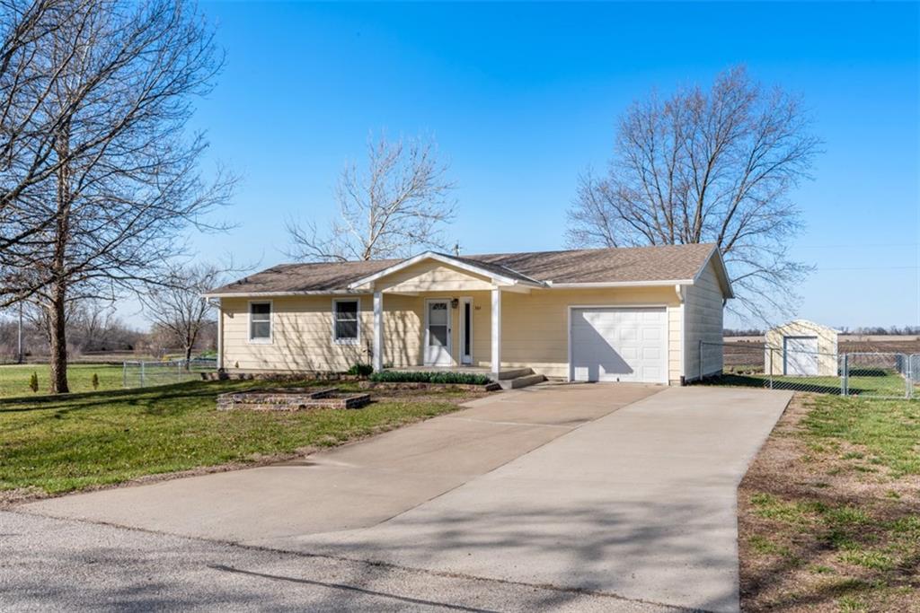 301 Surrey Ln, Overbrook, KS 66524