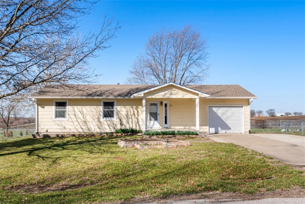301 Surrey Ln, Overbrook, KS 66524