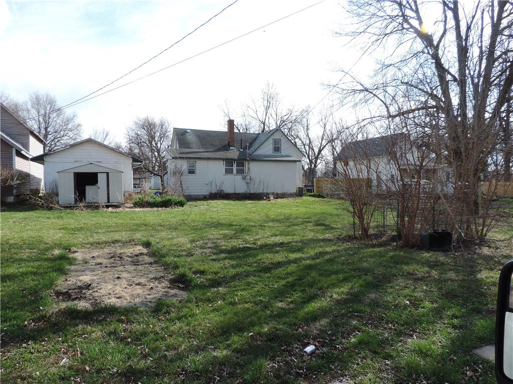 312 Shawnee St, Hiawatha, KS 66434