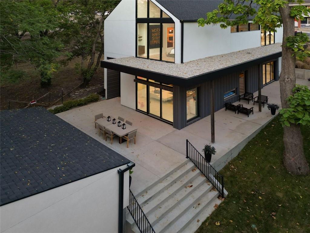 2006 Summit St, Kansas City, MO 64108