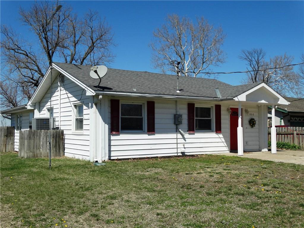 806 Lakeshore Dr, Rushville, MO 64484