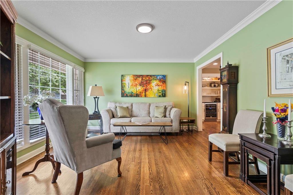 9735 Canterbury St, Overland Park, KS 66206