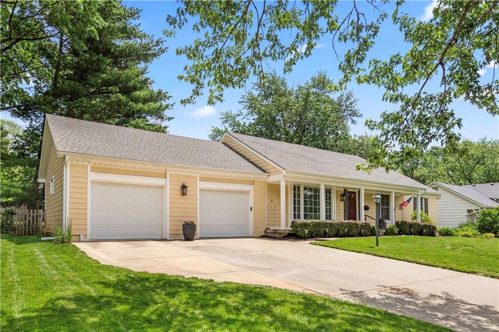9735 Canterbury St, Overland Park, KS 66206