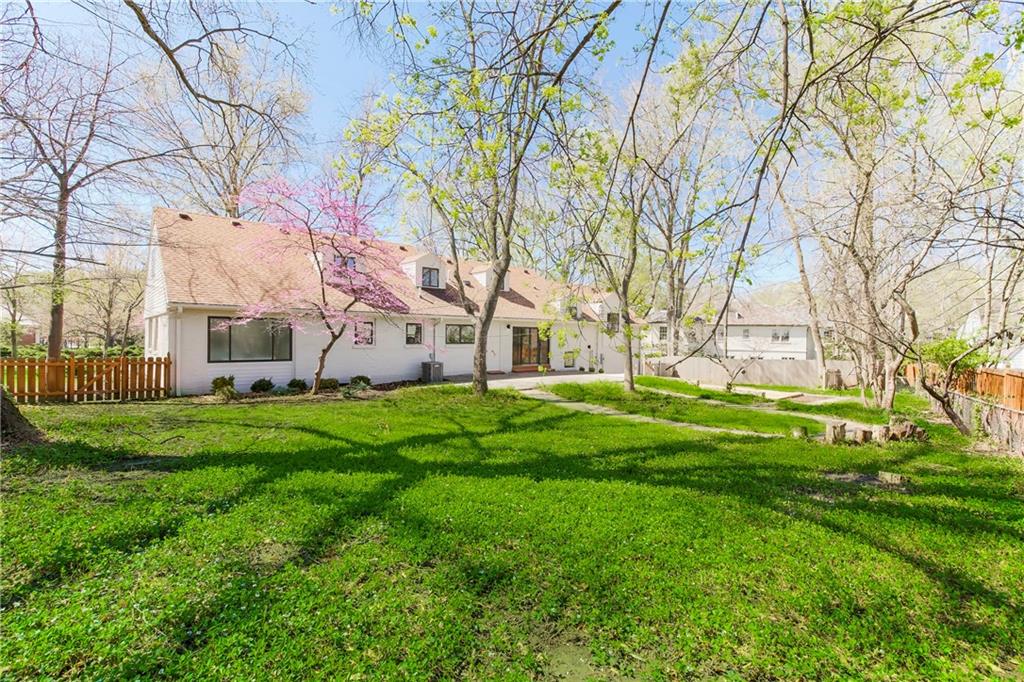 2026 W 63rd St, Mission Hills, KS 66208