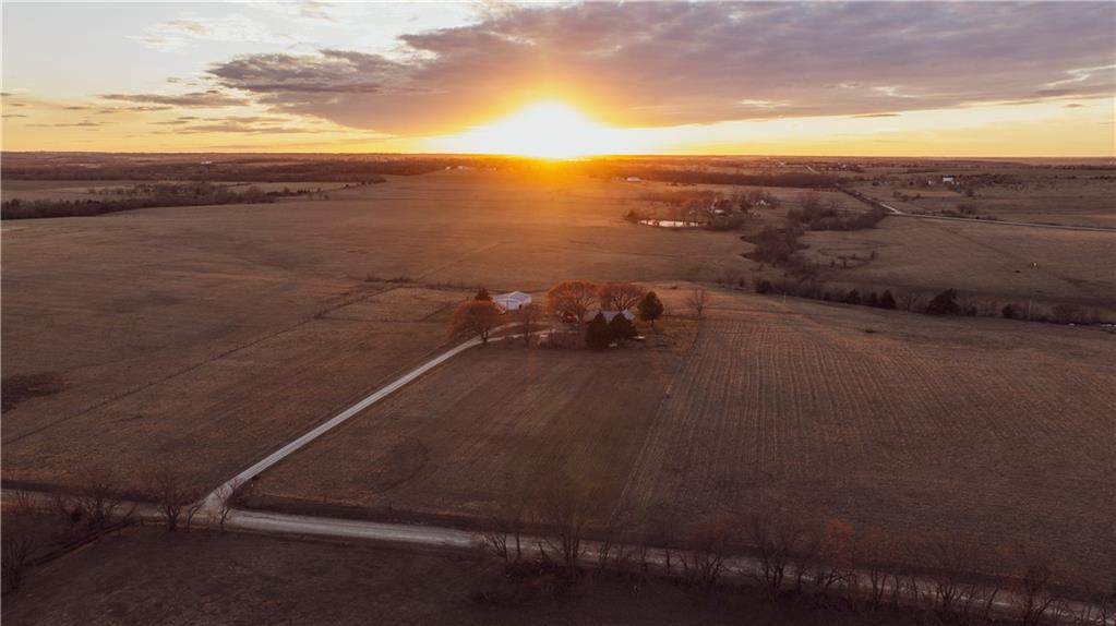 933 E 350th Rd, Overbrook, KS 66524