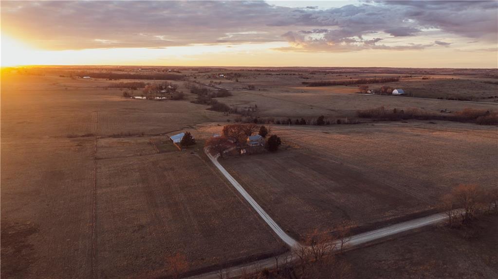 933 E 350th Rd, Overbrook, KS 66524