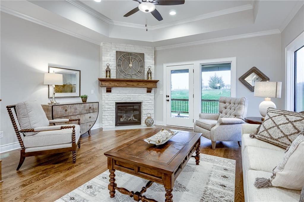 11433 S Waterford Dr, Olathe, KS 66061