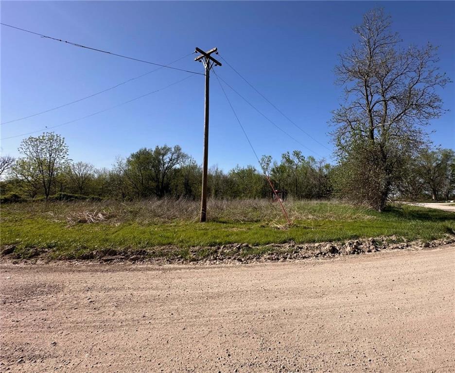 N 8th St, Blue Mound, KS 66010