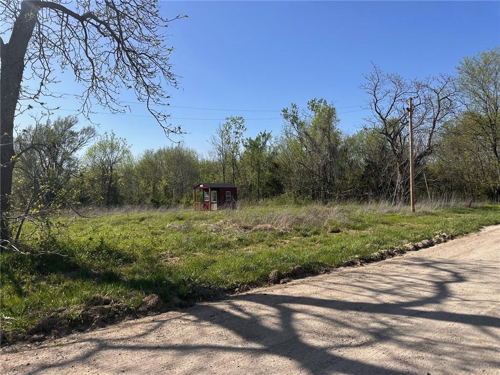 N 8th St, Blue Mound, KS 66010
