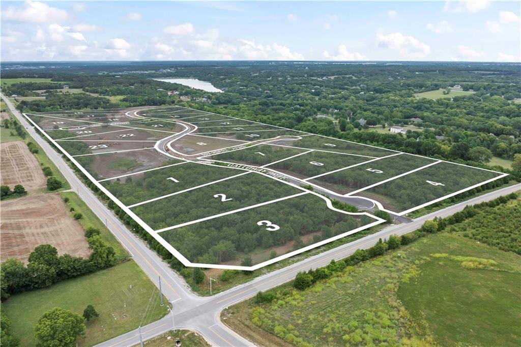 17490 Galloway Dr, Stilwell, KS 66085