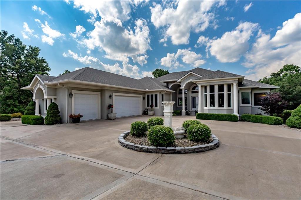1001 SE Willow Pl, Blue Springs, MO 64014