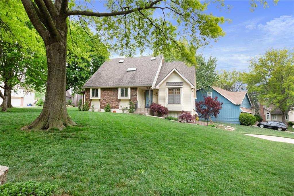 10560 Haskins St, Overland Park, KS 66215
