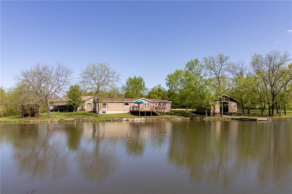 9785 West Lake Rd, Ozawkie, KS 66070