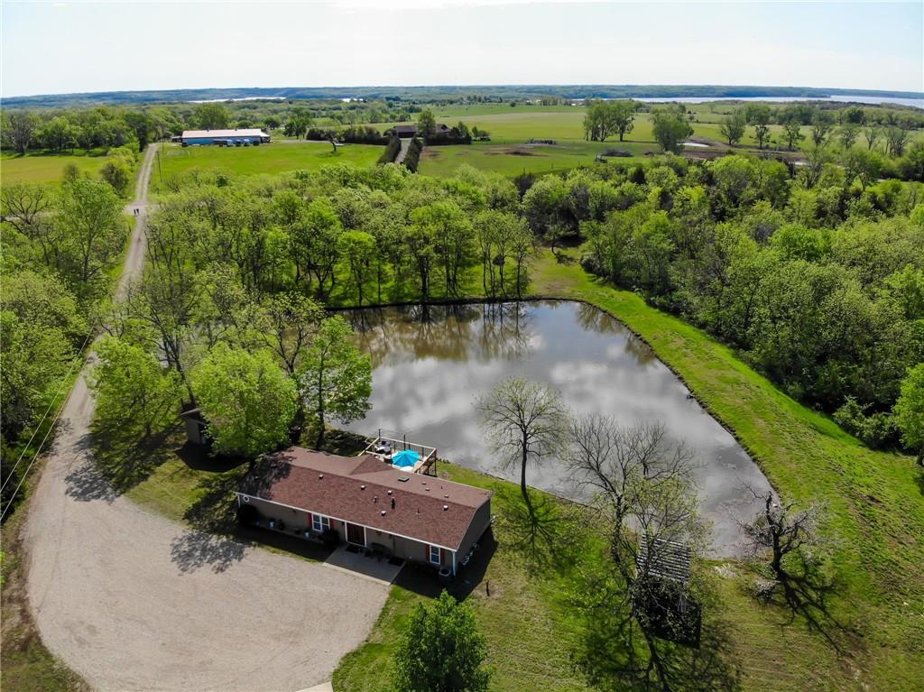9785 West Lake Rd, Ozawkie, KS 66070