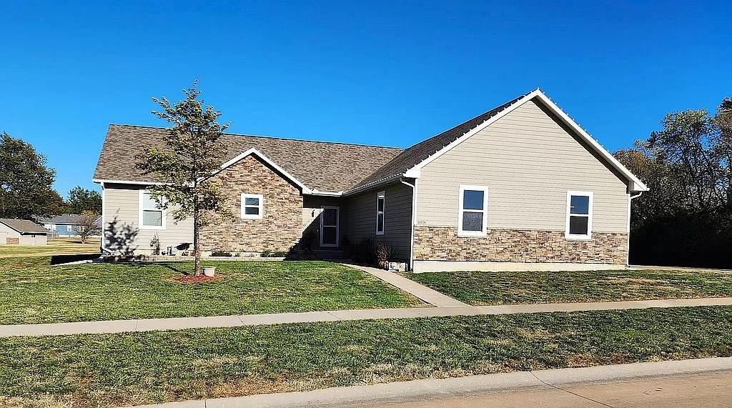 1008 Osa Martin Blvd, Chanute, KS 66720
