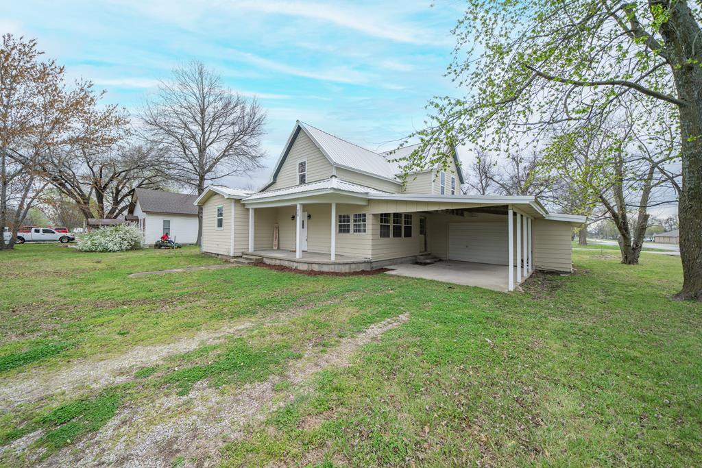 828 Walnut St, Chetopa, KS 67336