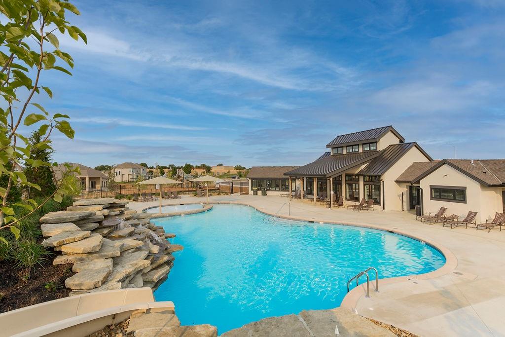 15604 El Monte St, Overland Park, KS 66224