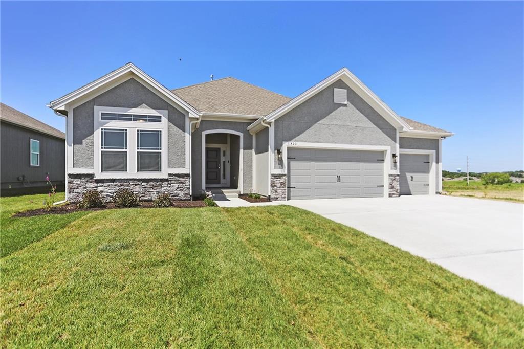 11420 N Auburndale Cir, Kansas City, MO 64157