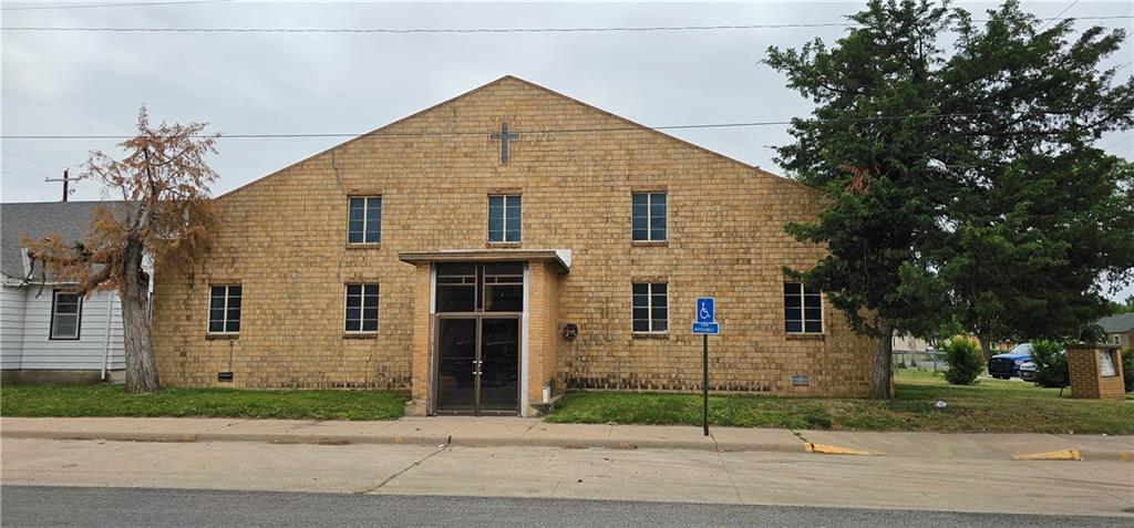 1511 9th St, Great Bend, KS 67530