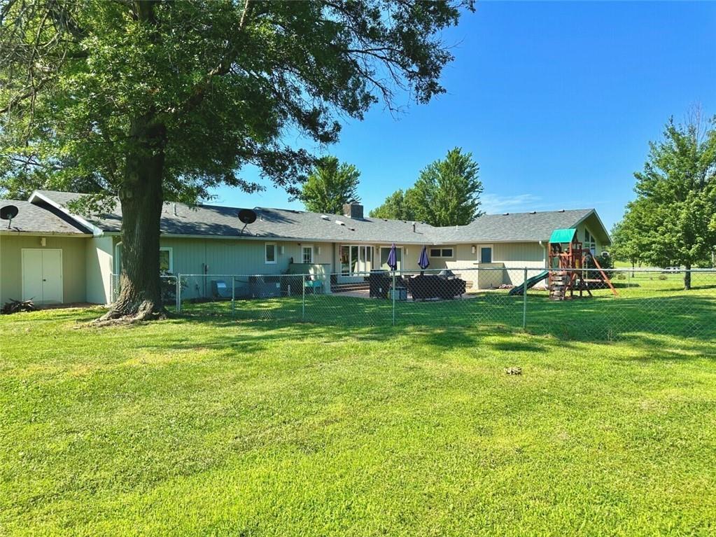 322 Hillside Dr, Chanute, KS 66720