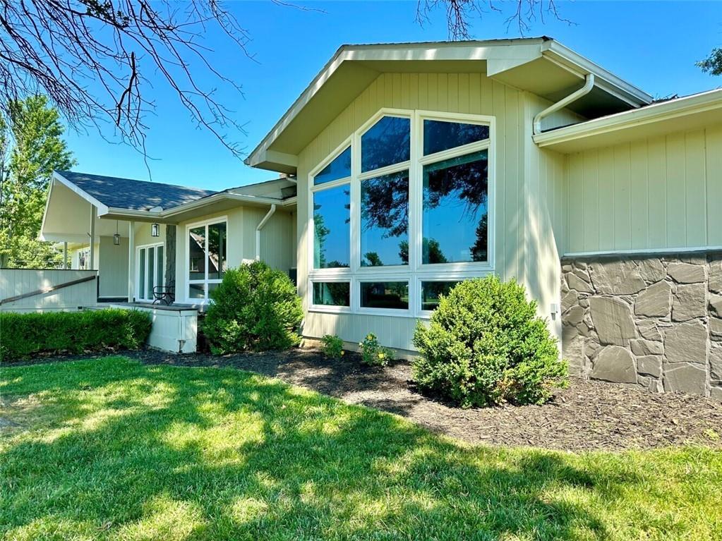 322 Hillside Dr, Chanute, KS 66720