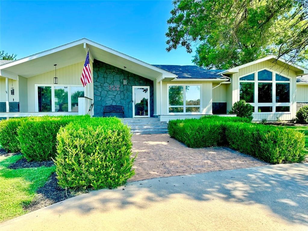 322 Hillside Dr, Chanute, KS 66720