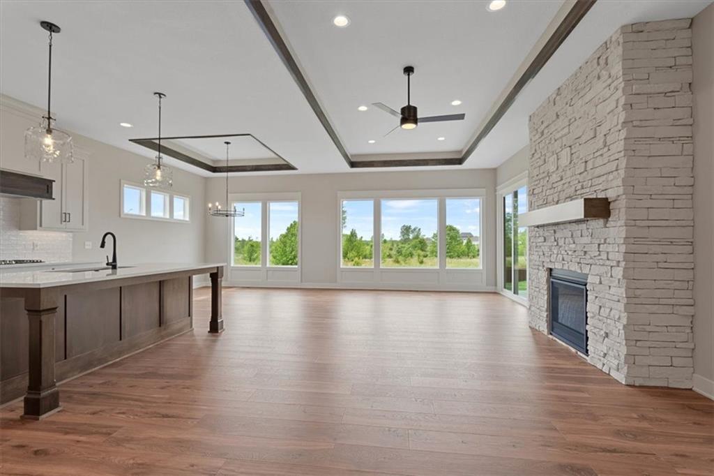 1156 SW Whitby Dr, Lee's Summit, MO 64083