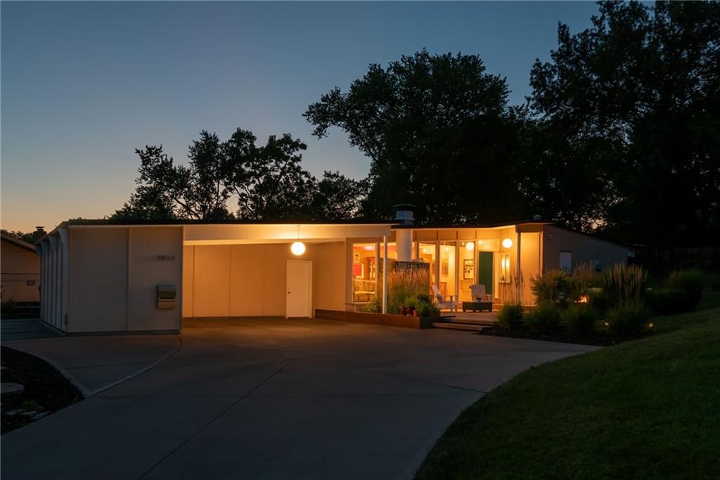 9820 Aberdeen Dr, Overland Park, KS 66206