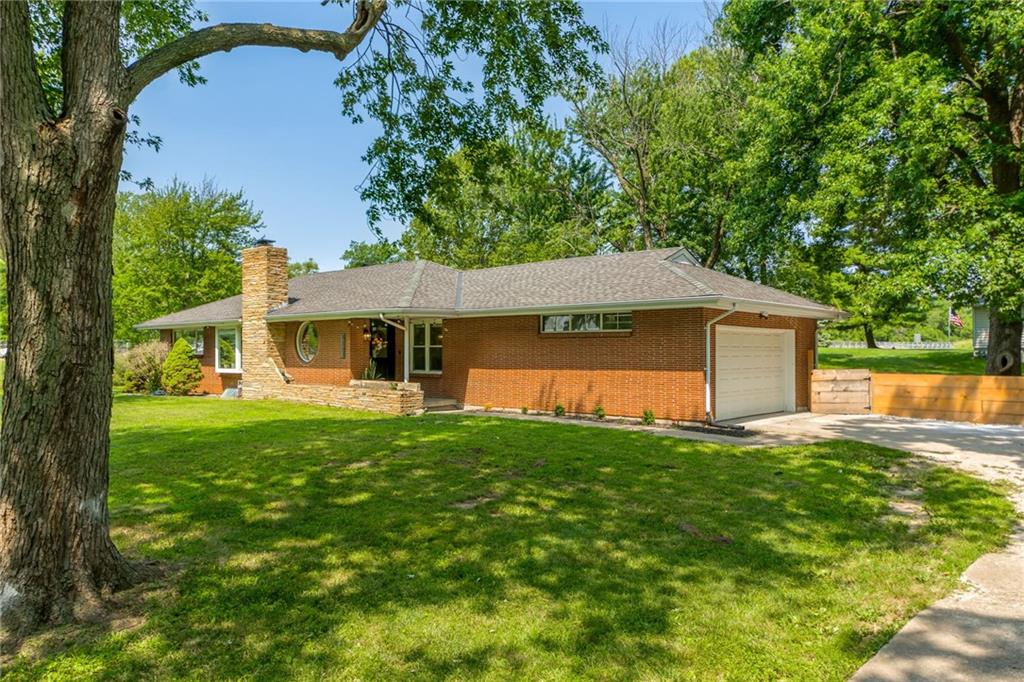6103 NW Osage Dr, Platte Woods, MO 64151