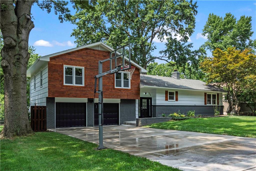 9634 Canterbury St, Overland Park, KS 66206