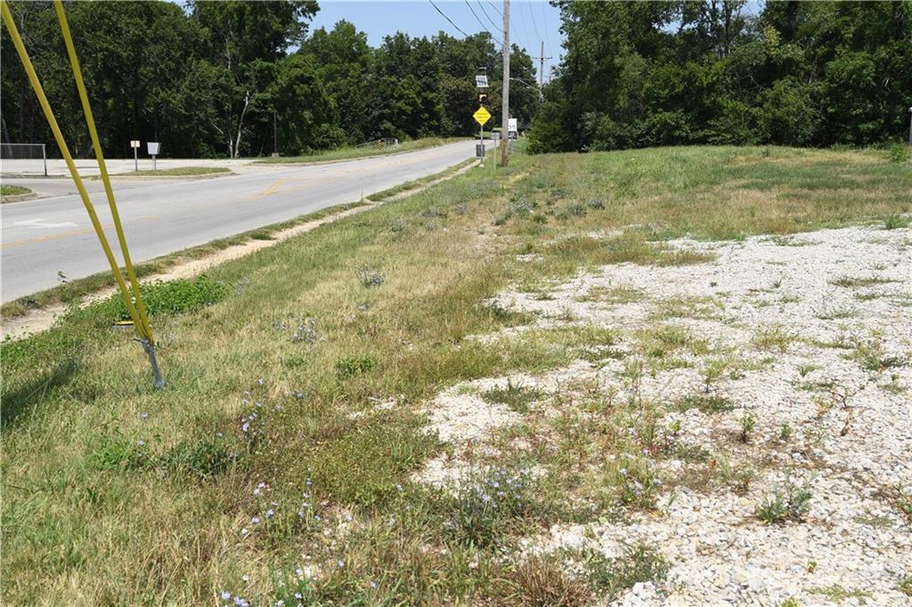 103 S Commercial St, Harrisonville, MO 64701