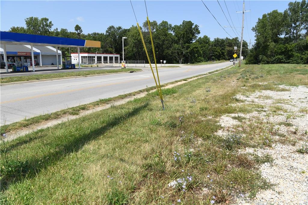 103 S Commercial St, Harrisonville, MO 64701