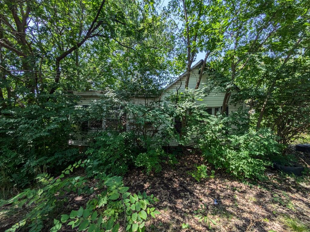 10700 Hillcrest Rd, Kansas City, MO 64134