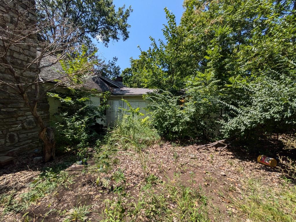 10700 Hillcrest Rd, Kansas City, MO 64134