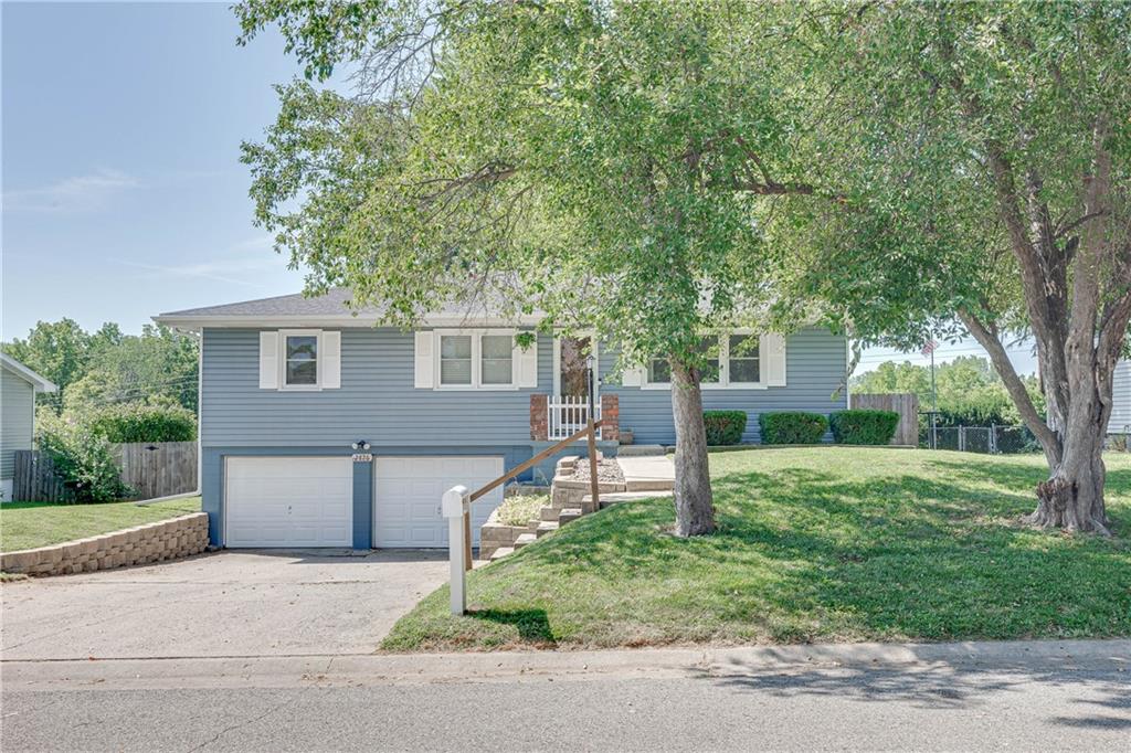 2826 Jennifer Ln, Country Club, MO 64506